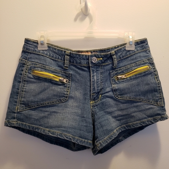 Y2K Crest Jeans Denim Shorts Jorts Yellow Stiching Size 9/10 Juniors EUC - Picture 8 of 8